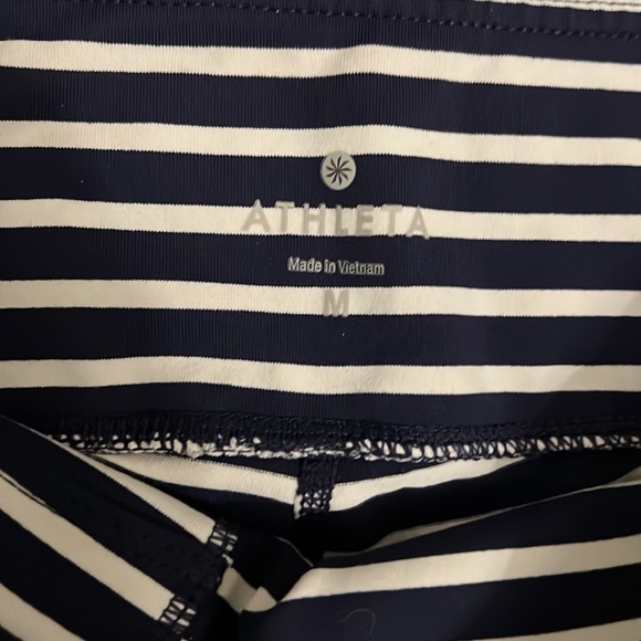 Athleta Capri Leggings, Size M - Picture 5 of 8